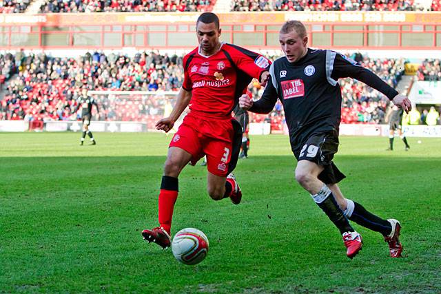 Walsall 0 - 0 Rochdale<br \>Nicky Adams gets the better of Aaron Lescott
