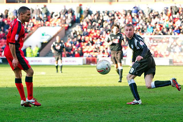 Walsall 0 - 0 Rochdale<br \>Nicky Adams and Aaron Lescott ball watching!
