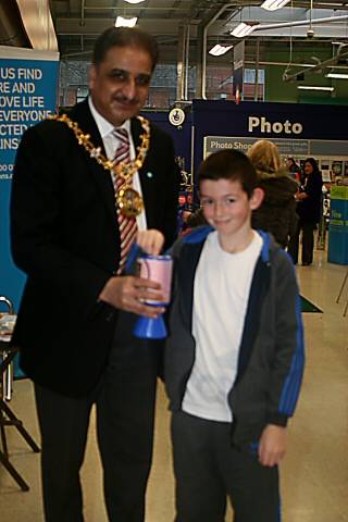 Mayor collects for charity 