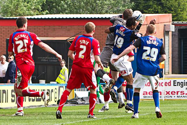 Rochdale 2 - 3 Carlisle United<br \>O'Grady has the ball taken off his head!