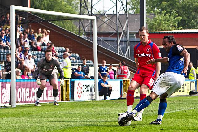 Rochdale 2 - 3 Carlisle United<br \>O'Grady shoots