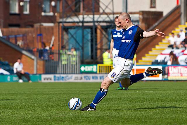 Rochdale 2 - 3 Carlisle United<br \>Gary Jones shoots