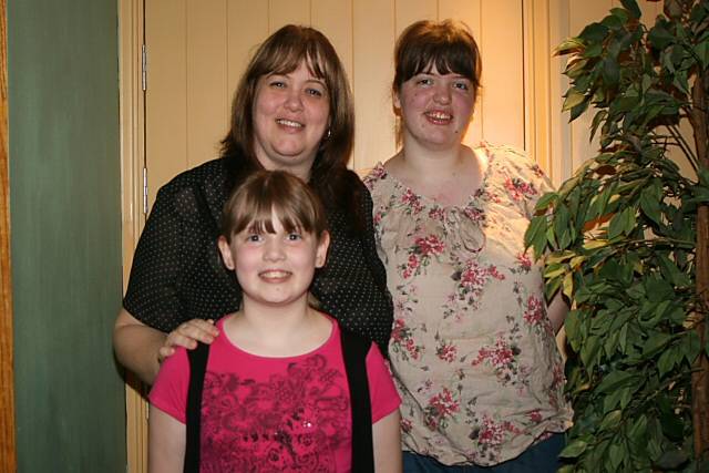 Dawn Corbett with daughters Aimee and Kirstie