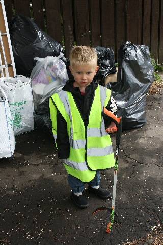 Alfie Ruthven, aged 3, Barleyfield Walk joins in the litterpick