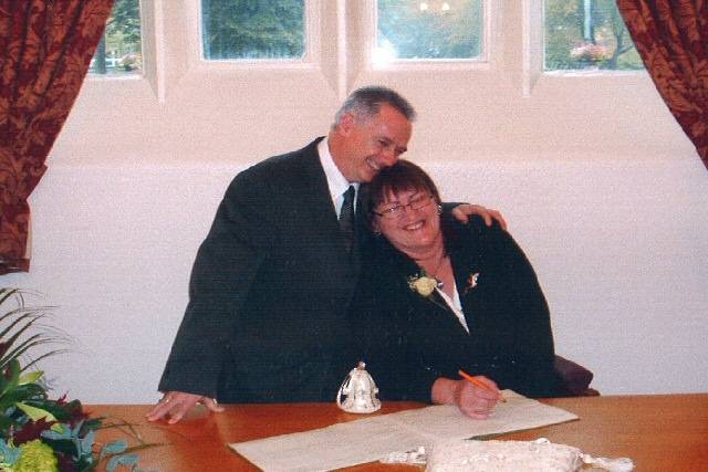 Nigel and Gail Lindley on their wedding day