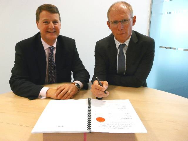 Gordon Wakeford, Managing Director of Siemens Mobility, with David Leather, Chief Executive of TfGM.
