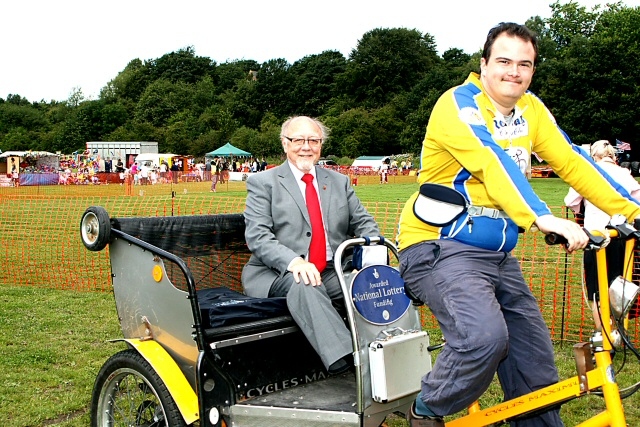 Jim Dobbin MP with a cyclist from Rochdale Cycling Club<br/>Midd Fest 2011