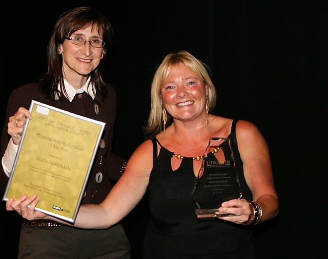 Dr Jane Rossini presenting the Physical Activity Achiever of the Year Award to Anita Hardman