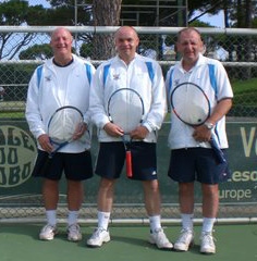 Dave Gartside (centre)