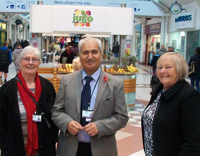 Ghulam Rasul Shahzad OBE JP from Bury & Rochdale Magistrates Courts meets members of the public
