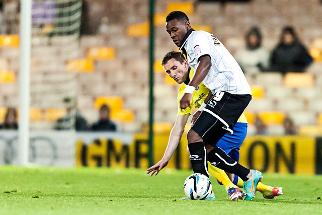 Jennison Williams fends off Peter Cavanagh<br \>Port Vale v Rochdale