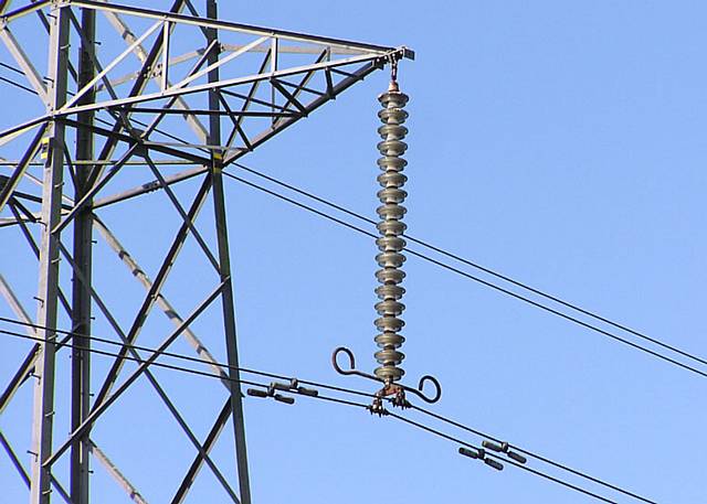 Man who tried to steal cable from pylon pleads guilty 