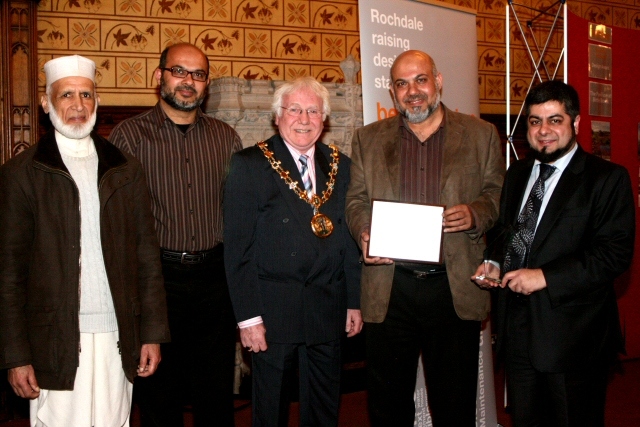 Mohammad Iqbal, Athar Mahmood, Tahir Mahmood and Mahmood Esmail receiving their award from Mayor Godson<br/>Rochdale Borough People’s Design Award – The Golden Mosque Islamic Cultural Centre, Rochdale