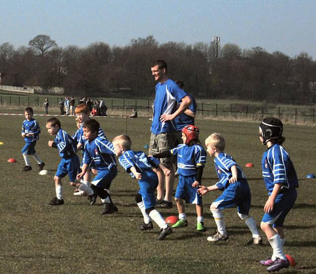 Mayfield Mustangs under 7's travelled to the Rugby League heartland of Wigan on Sunday and had fun in the sun as they scored seven tries and displayed some tenacious tackling