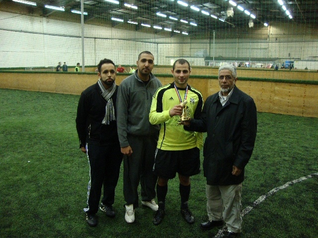 Councillor Sharif presenting the SFA player of the tournament award to Mohammed Bilal