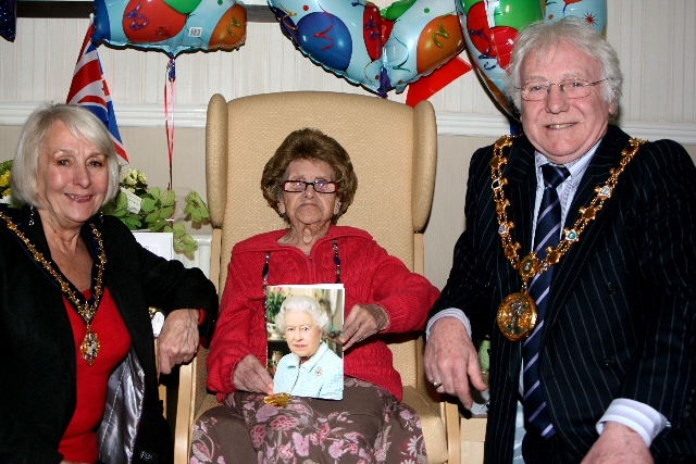 Gertrude Warrener with the Mayor and Mayoress of Rochdale