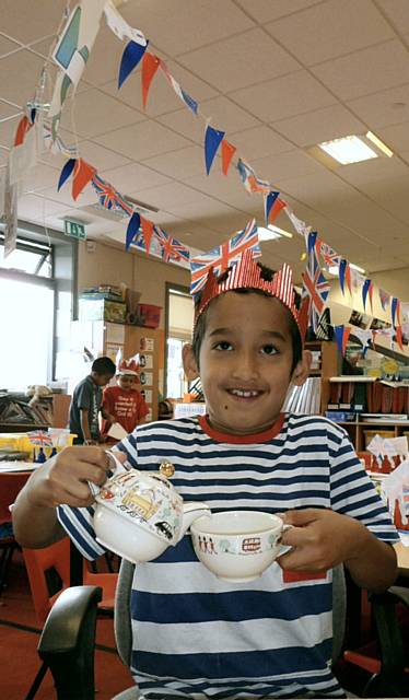 Hamer Community Primary School celebrating the Queen’s Diamond Jubilee