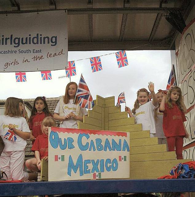 Brownies on the Milnrow Carnival float