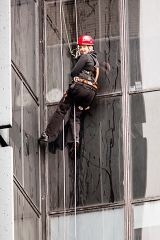 Samantha Stott<br \>Black Box Abseil 