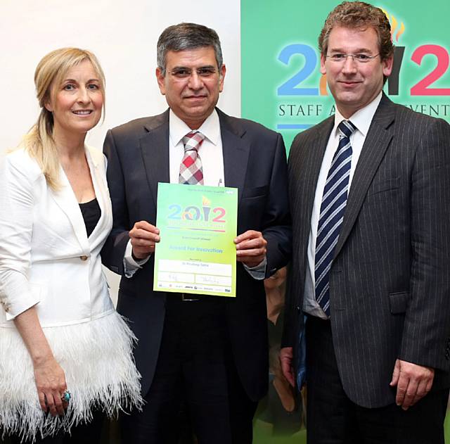 Dr Pradeep Sethi receives the innovation award from Fiona Phillips and Mark Burns of Philips