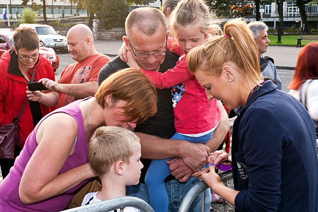 Nicola White showing her bronze medal to members of the crowd