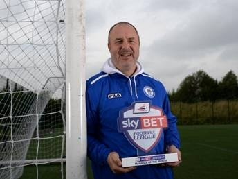 Rochdale manager Keith Hill is auctioning for charity his Sky Bet Manager of the Month trophy.

