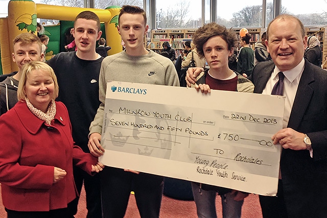 Simon Danczuk hands over a cheque for £750 to Milnrow Youth Club 