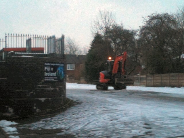 Volunteers from Rochdale Mayfield, St Helens, AAA Pest Control and S.Greenwood plant hire have all answered the rallying call, along with our fans and members to help clear the pitch and surrounds of snow in time