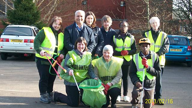 Christine Mathewson, Chair; Caroline Lucas, Vice Chair; Ghulam Rasul Shahzad OBE, Secretary; George Lee, Assistant Secretary and sister Noel with other volunteers 