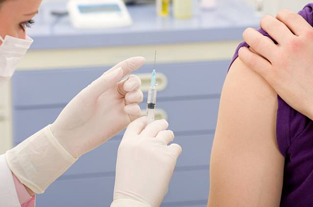 At risk groups urged to get free winter flu vaccine