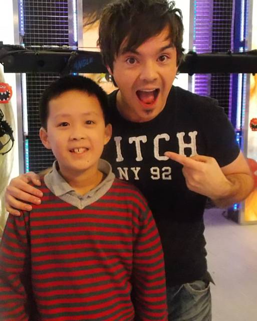 Sam with Barney Harwood Blue Peter Presenter