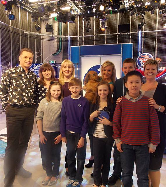 Chris Packham and Helen Skelton, Kim Farrall (Deputy Headteacher), Dawn Frost, Lynne Coxell (Head teacher), Sam and children from Year 6