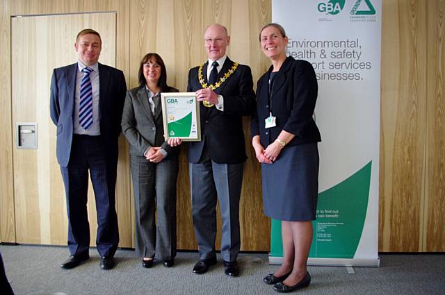 Matthew Hudson (TNT Claim and Invoice Quiery Manager), Lynn Moore (TNT Site Employee Services Manager), Mayor of Rochdale, Councillor James Gartside and Vicki Devonport (Executive Director at Groundwork Oldham & Rochdale)