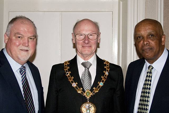 Mike Gatting, Mayor Jim Gartside and John Holder