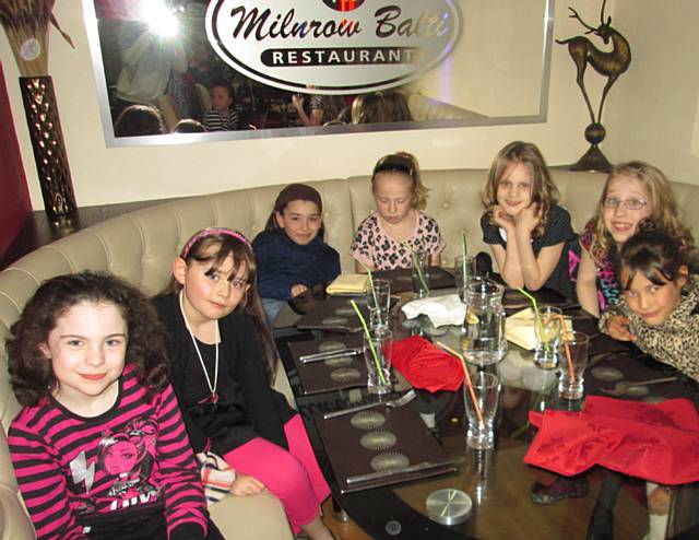 26th Rochdale Brownies have a taste of India at Milnrow Balti