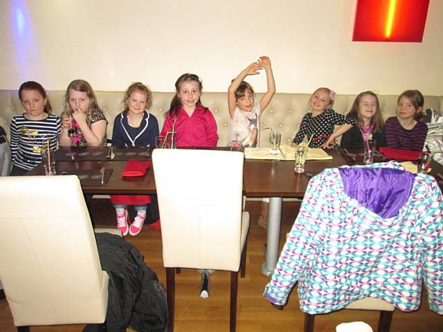 26th Rochdale Brownies have a taste of India at Milnrow Balti