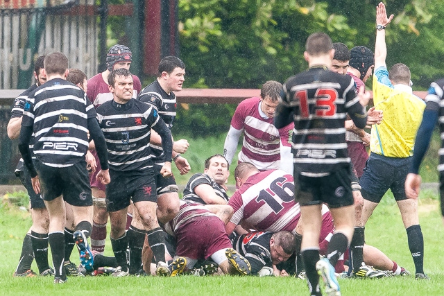 Rochdale RUFC 19-16 Broughton Park<br />The referee gives the try as Broughton's Mark Flynn pushes over the line