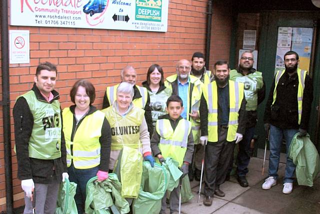 REAG joined by local children, residents, youth services, staff and Centre Manager for the Deeplish Community Centre Sohail Ahmed, the group cleared rubbish from Here Street, Ipswich Street, Milkstone Road, Gate Street, Ashfield Road, Cecil Street, Pomona Street and Pike Street in Deeplish