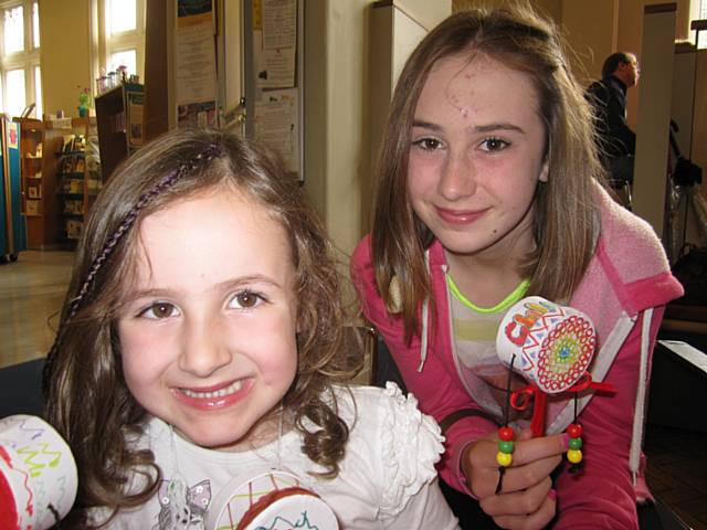 Jessica and Chloe Dawber show off their hand made musical instruments 

