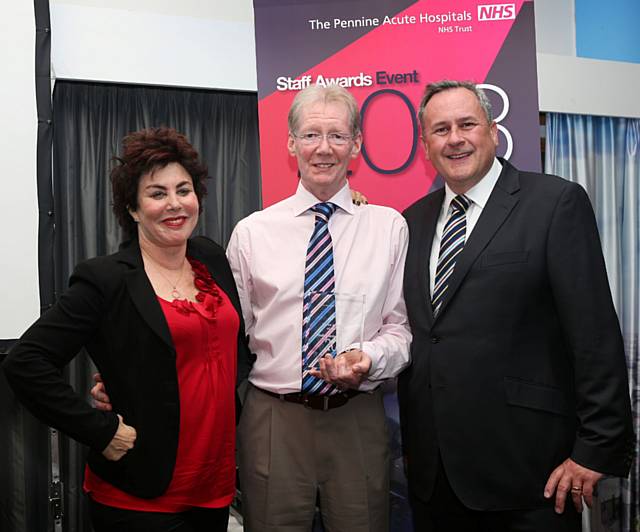 Anthony Rennie receives the Nurse of the year award from Ruby Wax and Mark Thomas of Vinci Construction UK Ltd

