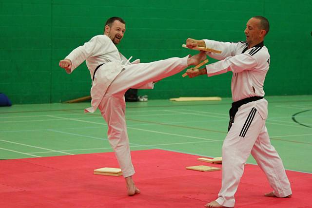 Sensei Kevin Merriman ‘wood breaking’
