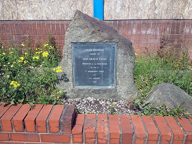 Gracie Fields memorial: a “grot spot” 