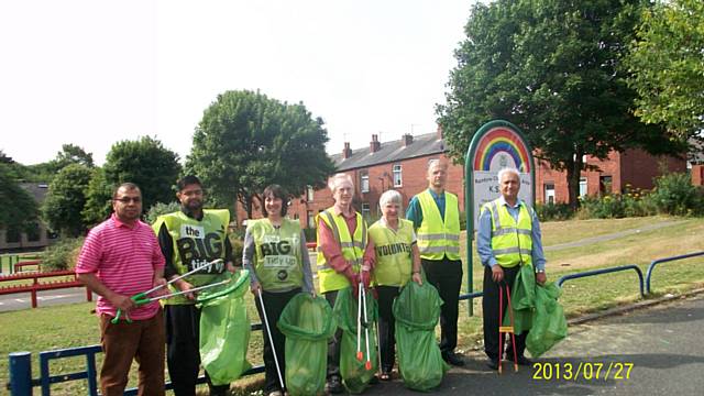 Rochdale Environmental Action Group (REAG) and King Street East Residents Association (KESRA) join hands for a clean up 