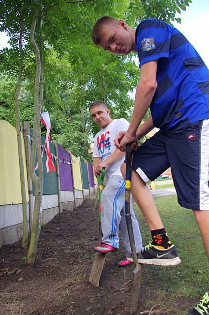 Jordan and Declan hard at work in the garden

 

