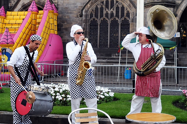 Feel Good Festival - Colourful local musicians