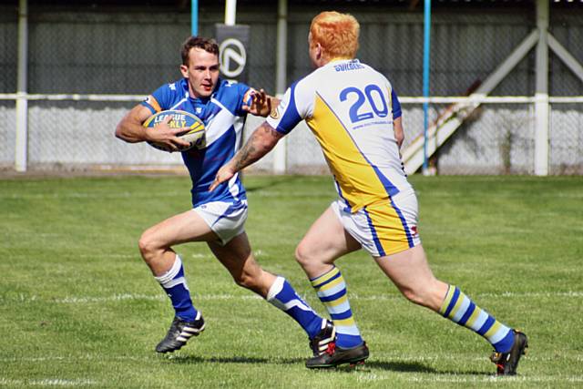 Kristian Duffy makes a break: Mayfield 48 – 12 Oulton