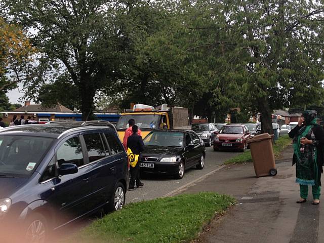 Traffic jams whilst parents dropped & collected children at Kingsway Park High School