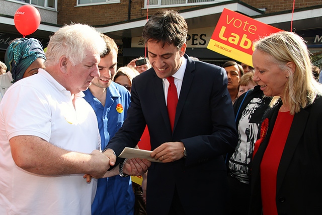 Ed Miliband and Labour candidate Liz McInnes meet local residents