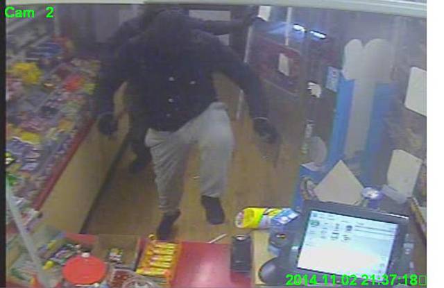 Image of robbers who smashed their way into Threshers Wine Merchants, Lakeland Court