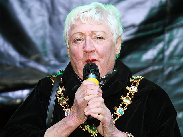 Middleton Christmas lights switch on<br />Mayor Carol Wardle